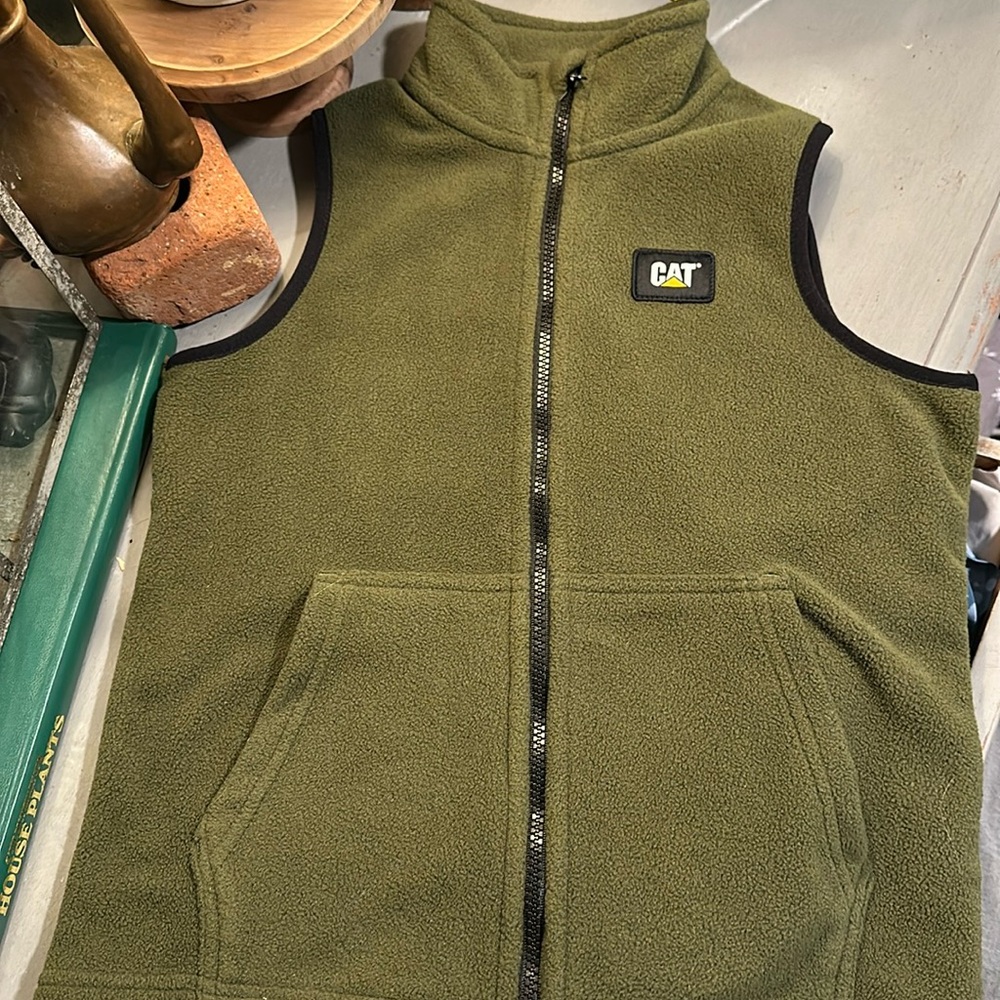 Boys CAT fleece vest. Brand new. Size S 7/8